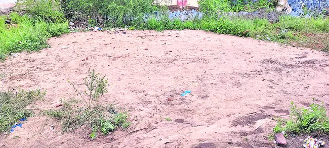 క్వార్టర్ల దుర్వినియోగంపై చర్యలు తీసుకోండి 