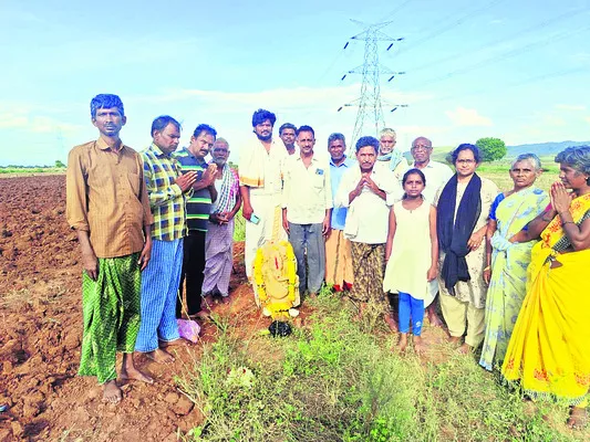 పొలంలో బయల్పడిన  వినాయక విగ్రహం  