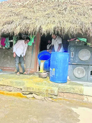 నాటుసారా స్థావరాలపై దాడులు