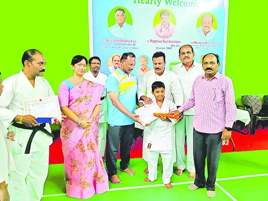 ఆత్మ రక్షణకు కరాటే ఉపయోగకరం 
