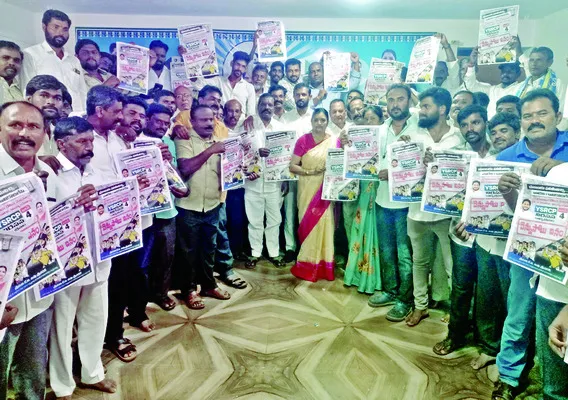 వెన్నుపోటుకు బ్రాండ్ అంబాసిడర్ చంద్రబాబు