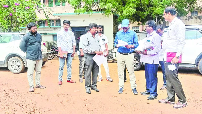 అభివృద్ధి పనుల్లో వేగం పెంచండి