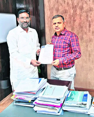 మాటల్లో తీపి..చేతల్లో చేదు