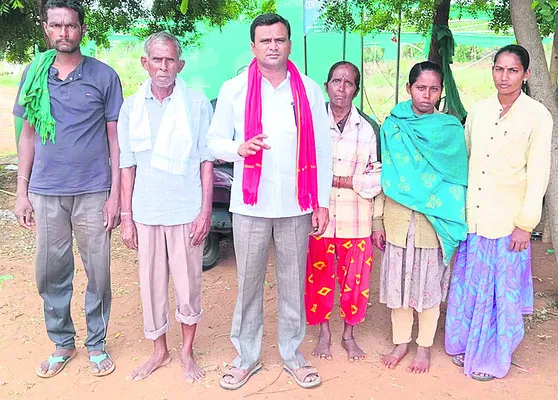 నర్సరీ కార్మికులకు వేతనాలు చెల్లించాలి