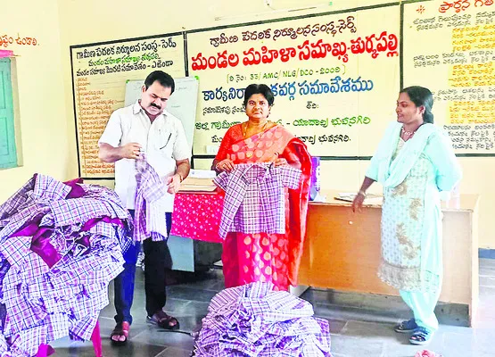 యూనిఫాం.. ఒక జతే సిద్ధం