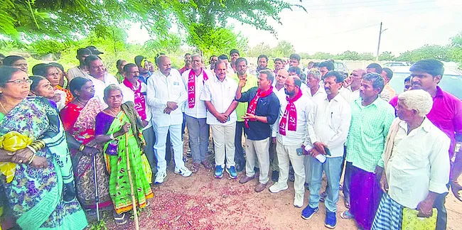 భూములు లాక్కుంటే ఇక్కడే చస్తాం 