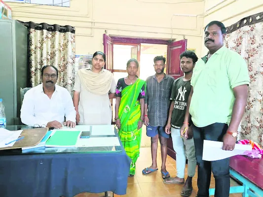 కంగారులో రైలు దిగేసిన జార్ఖండ్‌ మహిళ 