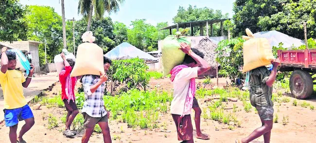 రేషన్ కోసం పాట్లు