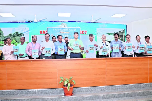 సకాలంలో రుణాలు అందించాలి