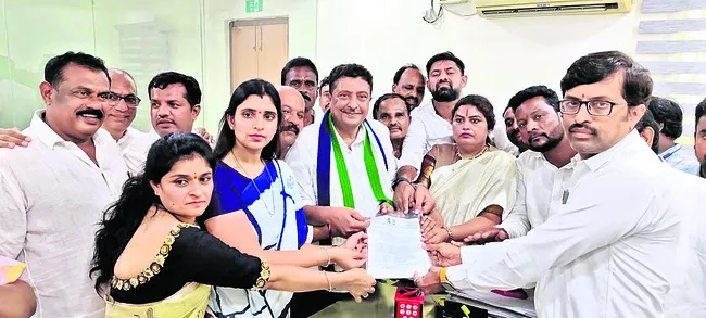 హామీలు అమలు చేయలేని చంద్రబాబు