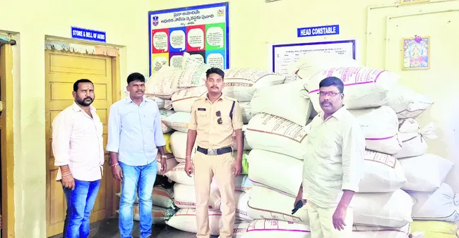 ట్రాక్టర్‌ బోల్తా : డ్రైవర్‌ మృతి 
