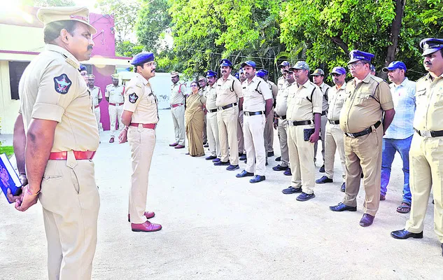 నేరస్తుల కదలికలపై నిఘా : ఎస్పీ