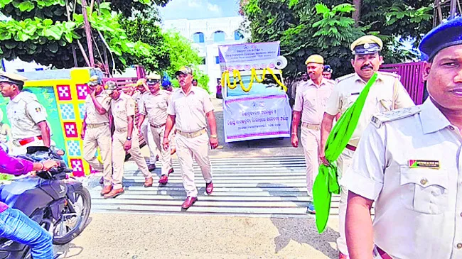 మత్తుకు దూరంగా ఉండాలి 