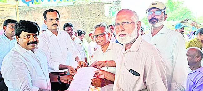 త్యాగం చేశాం.. న్యాయం చేయండి 