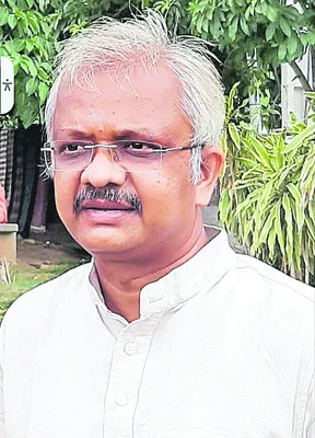 వృత్తి వైద్యం.. ప్రవృత్తి చైతన్యం