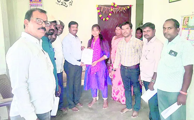 ప్రభుత్వ కళాశాలల్లో చేర్పించండి
