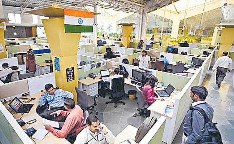 సేవల రంగానికి డిమాండ్‌ దన్ను 