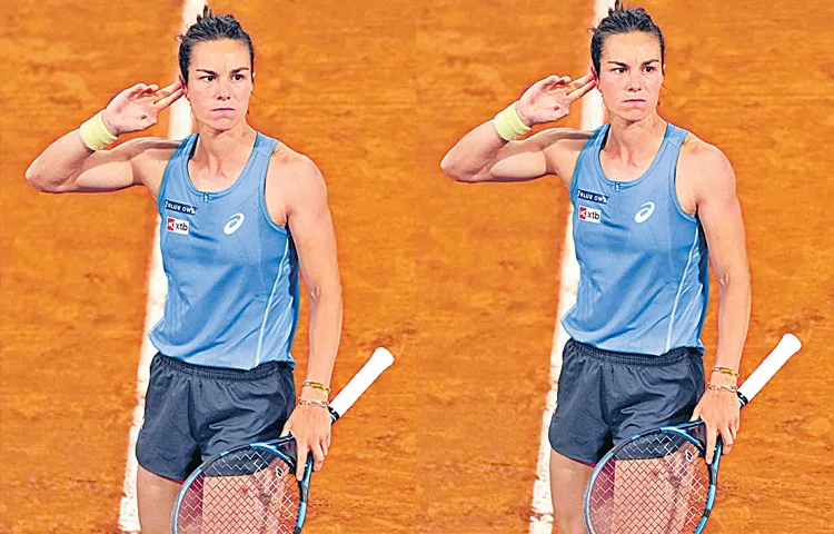 Lois Boisson advances to semifinals at French Open