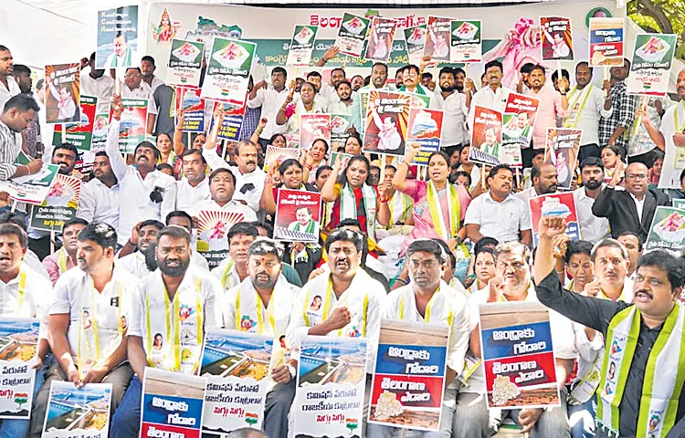 Kalvakuntla kavitha during the dharna held at Indira Park