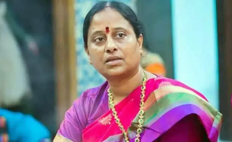 Telangana Minister Konda Surekha Fell Down At Cabinet Hall