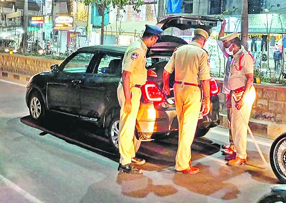 అర్ధరాత్రి ఆగడాలకు చెక్‌
