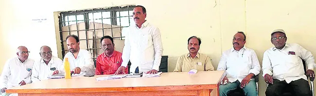 బడీడు పిల్లలను పాఠశాలలో చేర్పించాలి