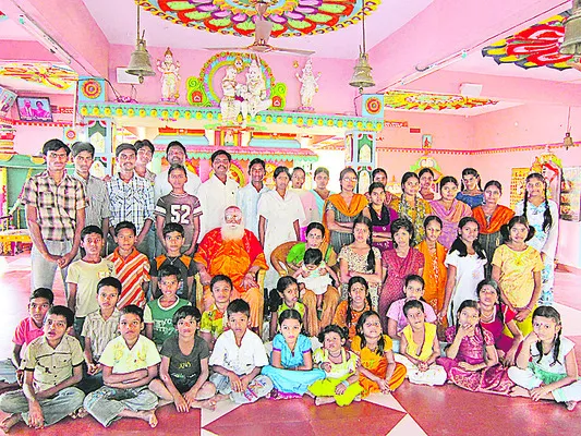 సేవలకు సెలవంటూ...