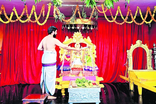 రామయ్యకు  సువర్ణ తులసీ అర్చన