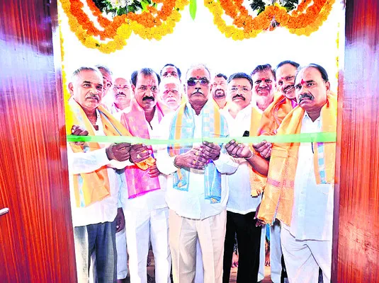 పేదలను ప్రభుత్వం ఆదుకోవాలి