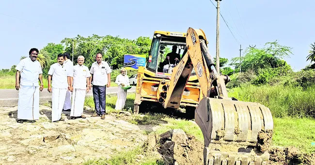 బ్రిడ్జి నిర్మాణానికి భూమి పూజ