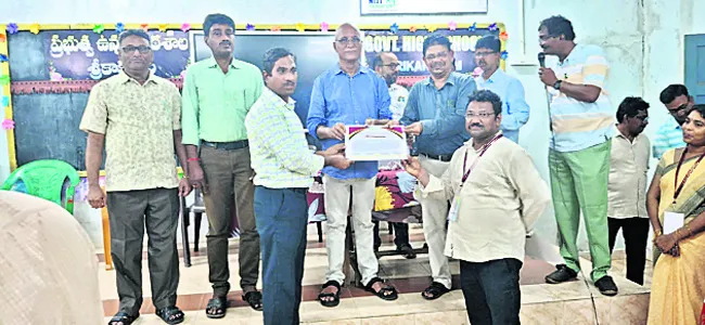 అకడమిక్‌ అంశాలపై దృష్టి సారించండి 