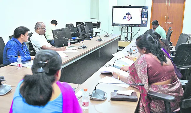 పాఠశాలల్లో సమస్యలు పరిష్కరించండి