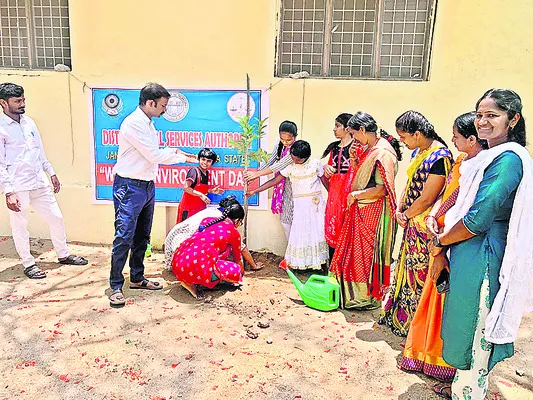 మానవ జాతికి వృక్షాలే ఆధారం