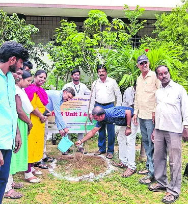 మొక్కల సంరక్షణతోనే మనుగడ 