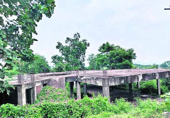 ఫుడ్‌ కోర్టు పూర్తయ్యేనా..?
