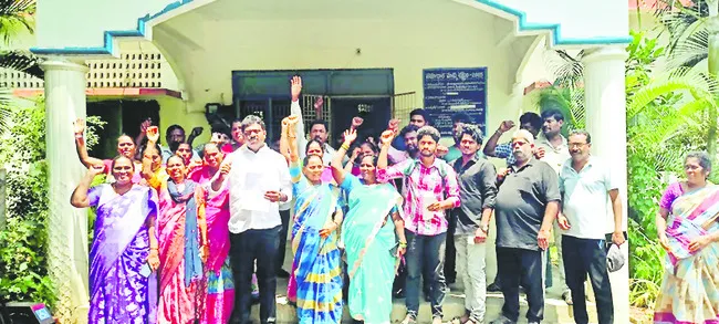 దళితులను విద్యకు దూరం చేయొద్దు