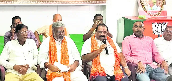మొక్కలు నాటి పర్యావరణాన్ని కాపాడుదాం