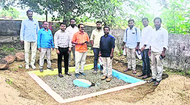 ఇంకుడుగుంతల పరిశీలన