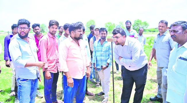 భూ భారతి చట్టంపై అవగాహన పెంచుకోవాలి 