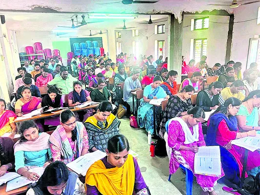 పోస్టులు తక్కువ.. పోటీ ఎక్కువ