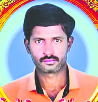 తాగడానికి డబ్బులివ్వలేదని భర్త ఆత్మహత్య
