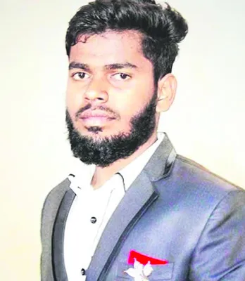 కారు, బైక్ ఢీ.. రెవెన్యూ ఉద్యోగి మృతి