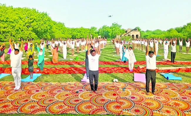 యోగాంధ్రతో ఆరోగ్యాంధ్ర సాధించాలి