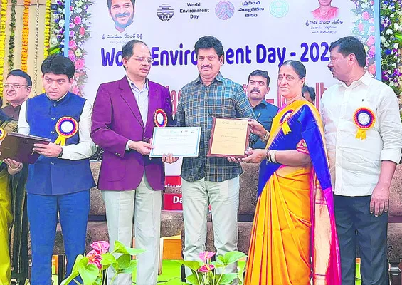 రామకృష్ణకు గ్రీన్‌ చాంపియన్‌ అవార్డు