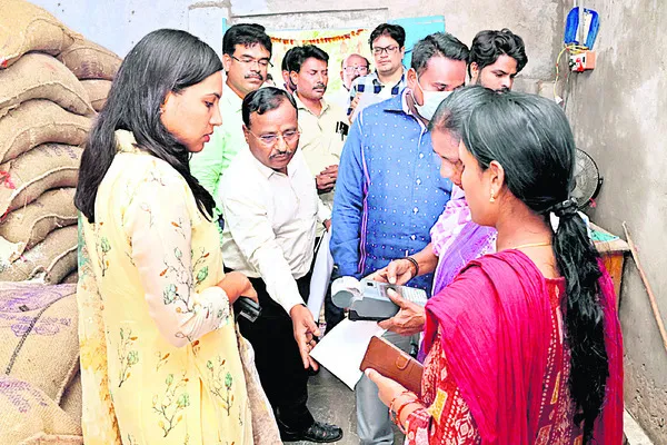 సన్నబియ్యం పంపిణీ చేయాలి