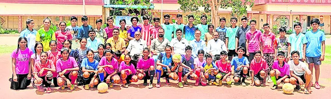 నైపుణ్యాన్ని ప్రదర్శించి జిల్లాకు మంచిపేరు తీసుకురండి 
