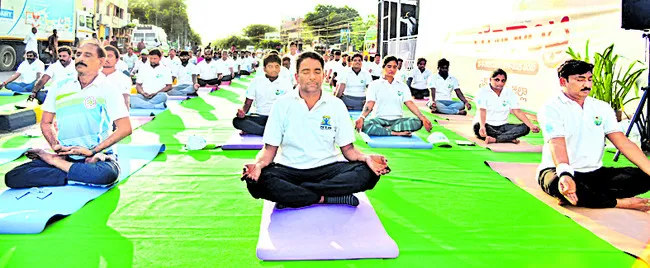 జీవితానికి యోగా తోడైతే అంతా ఆనందమే