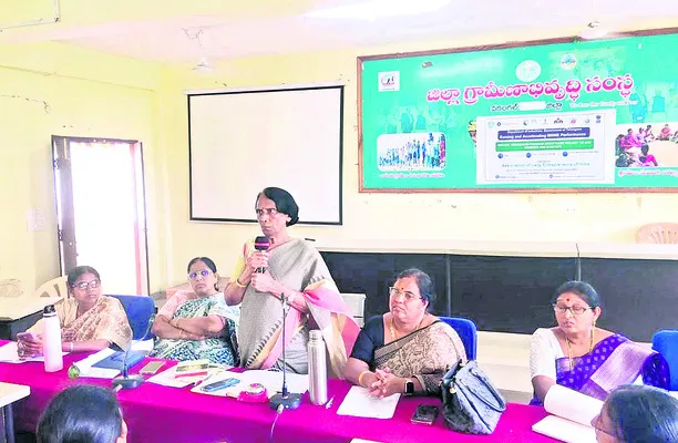 మహిళలను పారిశ్రామిక వేత్తలుగా తీర్చిదిద్దుతాం