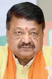 Dress Properly for Selfies Kailash Vijayvargiya4