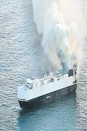 Burning cargo ship carrying 3,000 vehicles abandoned off Alaska8